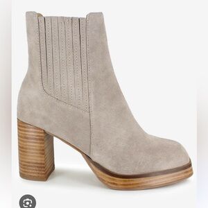 Splendid Suede Platform Heeled Boots in Stone women’s size 7 $120
